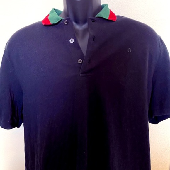 black gucci polo with red and green collar